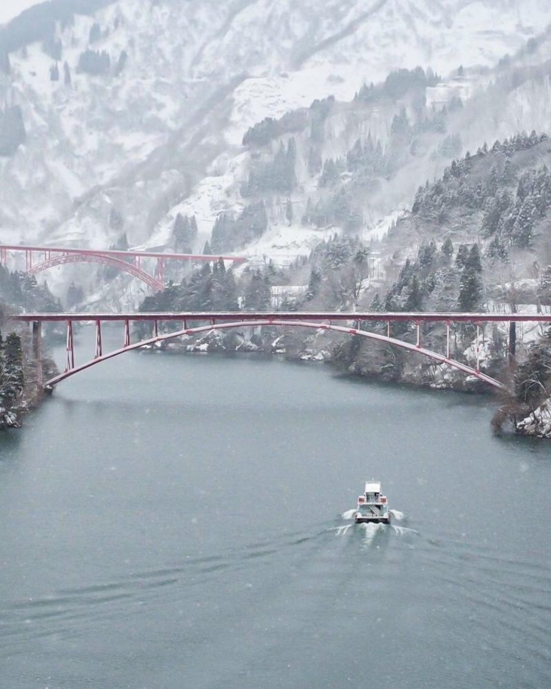 庄川峡遊覧船、雪景色、2月冬、富山県砺波市の観光・撮影スポットの名所