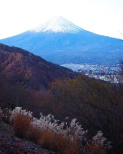 御坂峠天下茶屋 、富士山、11月秋、山梨県南都留郡の観光・撮影スポットの名所