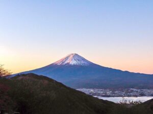 御坂峠天下茶屋 、富士山、11月秋、山梨県南都留郡の観光・撮影スポットの名所