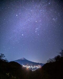 御坂峠天下茶屋 、富士山、星空、11月秋、山梨県南都留郡の観光・撮影スポットの名所