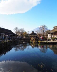 忍野八海 、富士山、11月秋、山梨県南都留郡の観光・撮影スポットの名所