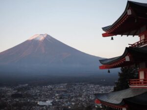 新倉山浅間公園、富士山、紅葉、11月秋、山梨県富士吉田市の観光・撮影スポットの名所