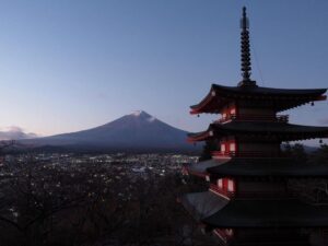 新倉山浅間公園、富士山、紅葉、11月秋、山梨県富士吉田市の観光・撮影スポットの名所