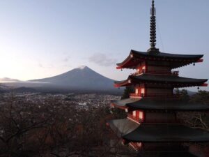 新倉山浅間公園、富士山、紅葉、11月秋、山梨県富士吉田市の観光・撮影スポットの名所