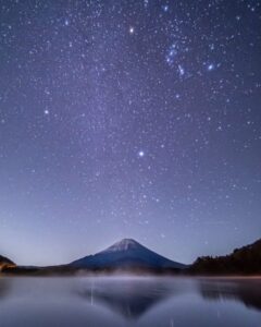 精進湖 、他手合浜、富士山、星空、12月冬、山梨県南都留郡の観光・撮影スポットの名所