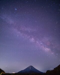 精進湖 、他手合浜、富士山、星空、4月春、山梨県南都留郡の観光・撮影スポットの名所