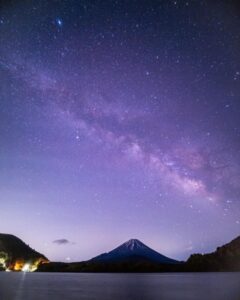 精進湖 、他手合浜、富士山、星空、4月春、山梨県南都留郡の観光・撮影スポットの名所