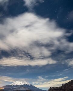 精進湖 、他手合浜、富士山、星空、12月冬、山梨県南都留郡の観光・撮影スポットの名所