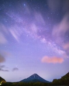 精進湖 、他手合浜、富士山、星空、4月春、山梨県南都留郡の観光・撮影スポットの名所