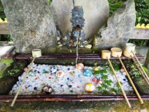 長寿寺 、花手水舎、夏景色、8月夏、滋賀県湖南市の観光・撮影スポットの名所