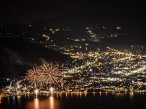 高ボッチ高原 、花火。夜景、11月秋、長野県岡谷市の観光・撮影スポットの名所