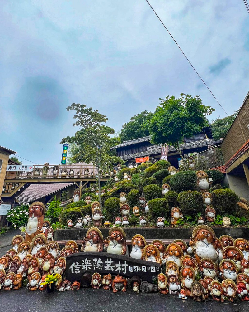 信楽焼陶芸村、タヌキ、7月夏、滋賀県甲賀市の観光・撮影スポットの名所