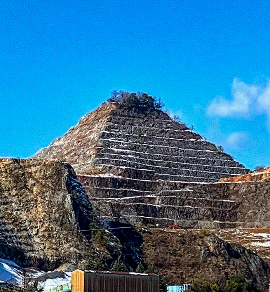 金生山、岐阜のピラミッド、岐阜県大垣市の観光・撮影スポットの名所