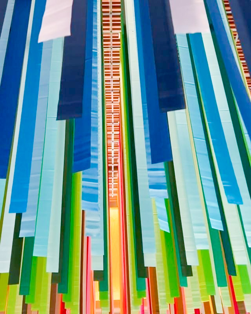 名古屋KITTE 「ＡＲＴ　ＴＯＵＣＨ　～色彩～」エマニュエル・ムホー「100 colors no.38」7月夏、名古屋市中村区の観光・撮影スポットの名所