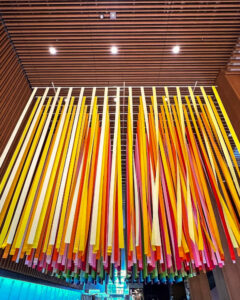 名古屋KITTE 「ＡＲＴ　ＴＯＵＣＨ　～色彩～」エマニュエル・ムホー「100 colors no.38」7月夏、名古屋市中村区の観光・撮影スポットの名所