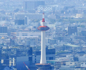 将軍塚青龍殿、京都タワー、11月秋、京都府京都市の観光・撮影スポットの名所
