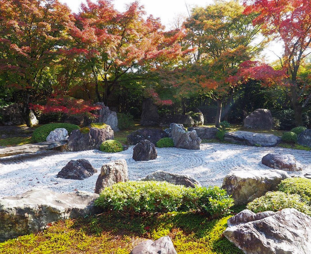 将軍塚青龍殿、紅葉、11月秋、京都府京都市の観光・撮影スポットの名所