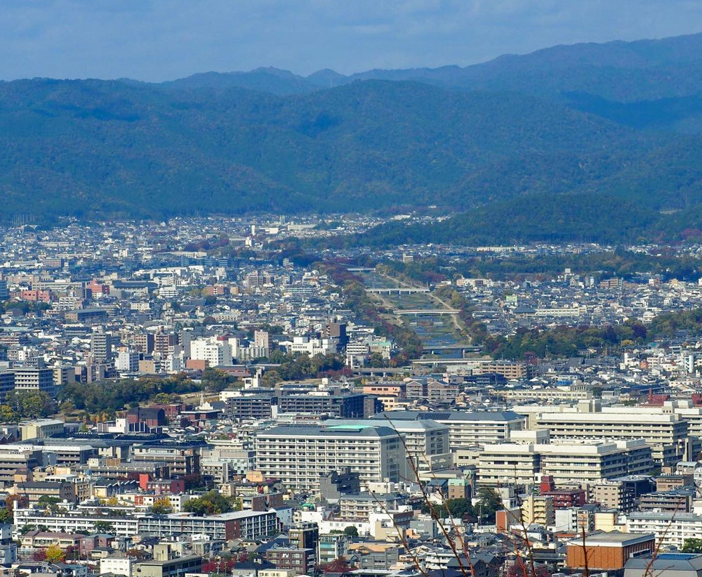 将軍塚青龍殿、11月秋、京都府京都市の観光・撮影スポットの名所