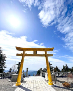 秋葉山秋葉神社、天空・幸福の鳥居、3月春、静岡県浜松市の観光・撮影スポットの名所