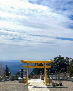秋葉山秋葉神社、天空・幸福の鳥居、3月春、静岡県浜松市の観光・撮影スポットの名所
