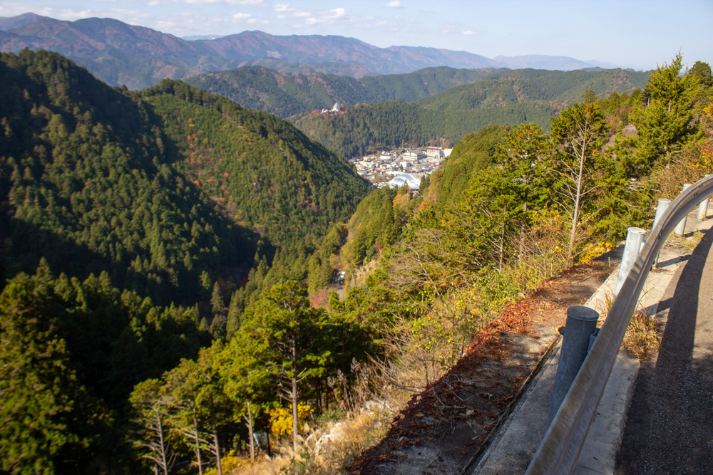 郡上八幡城、紅葉、11月秋、岐阜県郡上市の観光・撮影スポットの画像と写真