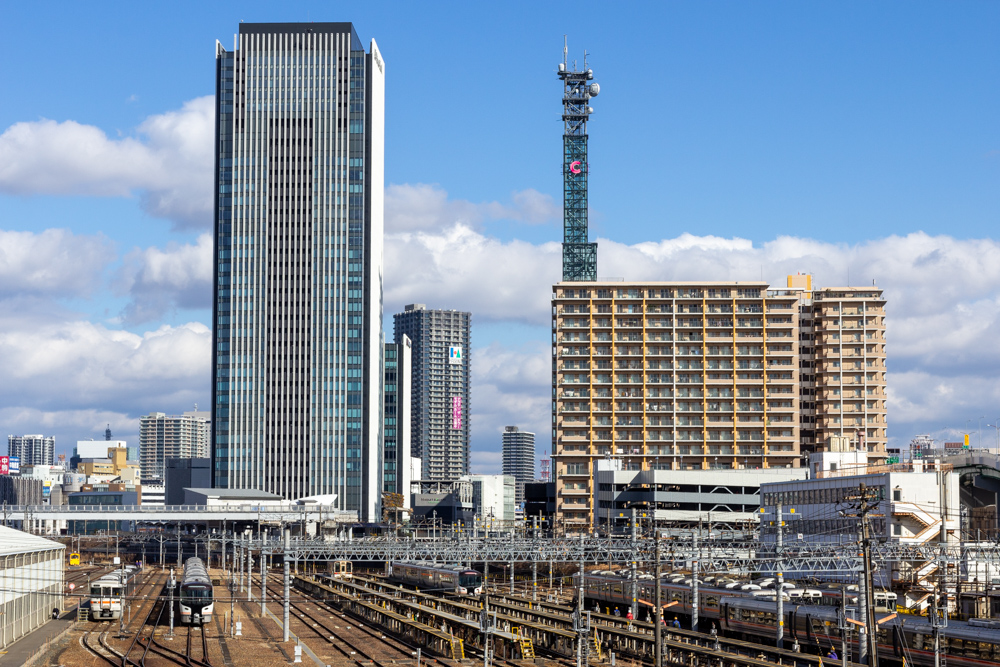 向野橋、雲と鉄道の撮影、標準ズームレンズ撮影、名古屋駅ビル群、名古屋市中村区の観光・撮影スポットの画像や写真