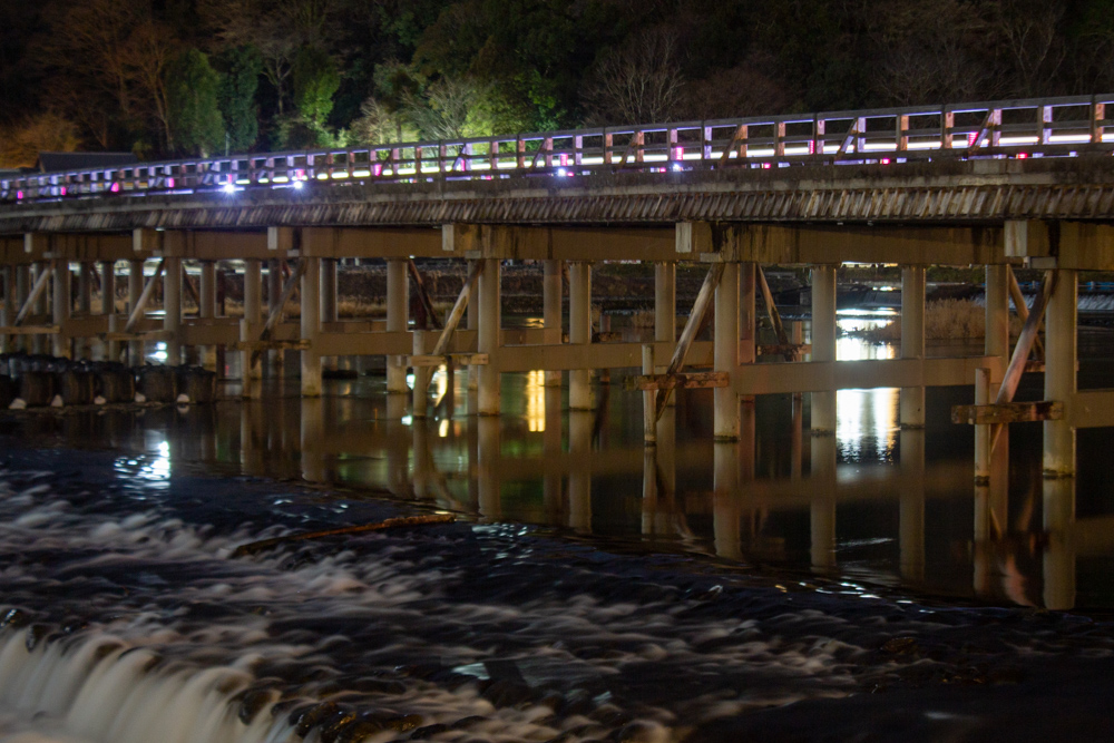 嵐山・渡月橋 、ライトアップ、1月冬、京都府京都市の観光・撮影スポットの名所