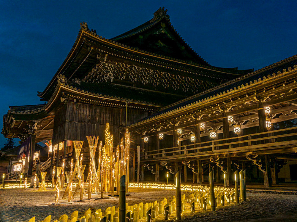 高田本山専修寺のお七夜報恩講、竹あかり、1月冬、三重県津市の観光・撮影スポットの名所