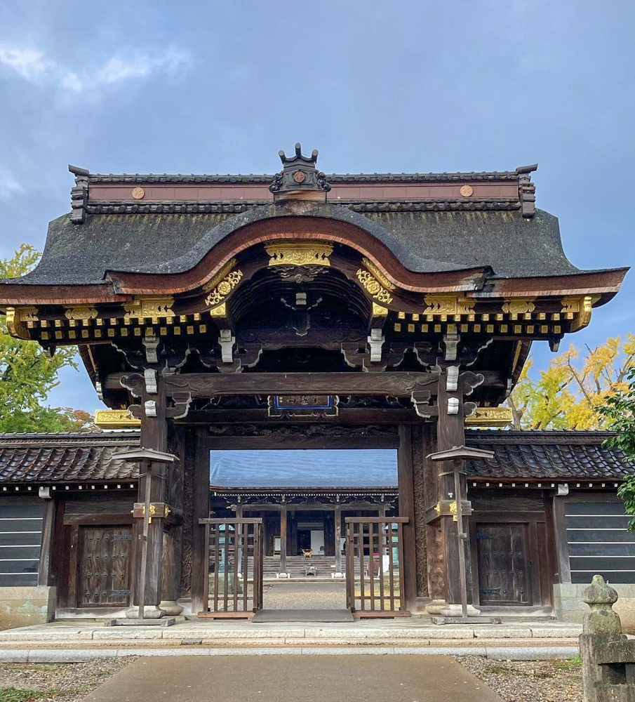 勝興寺、11月秋、富山県高岡市の観光・撮影スポット