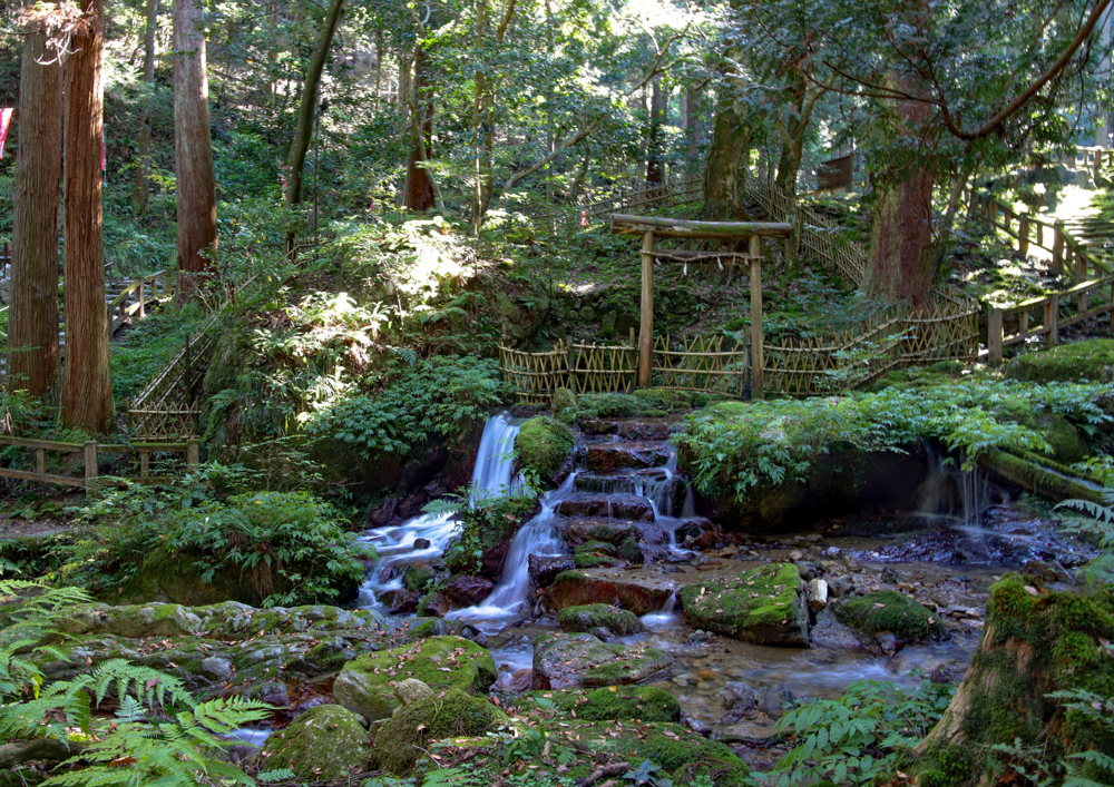瓜割の滝、 新緑、６月夏、福井県三方上中郡の観光・撮影スポット