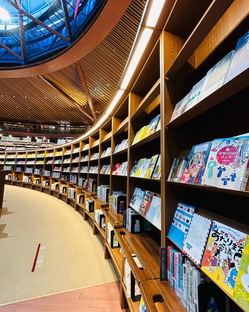 石川県立図書館、秋、2022年10月、石川県金沢市の観光・撮影スポット