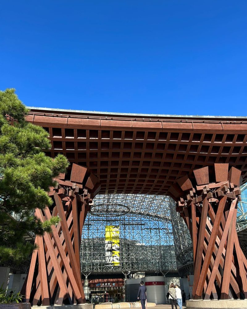 金沢駅、秋、2022年十月秋、石川県金沢市の観光・撮影スポット