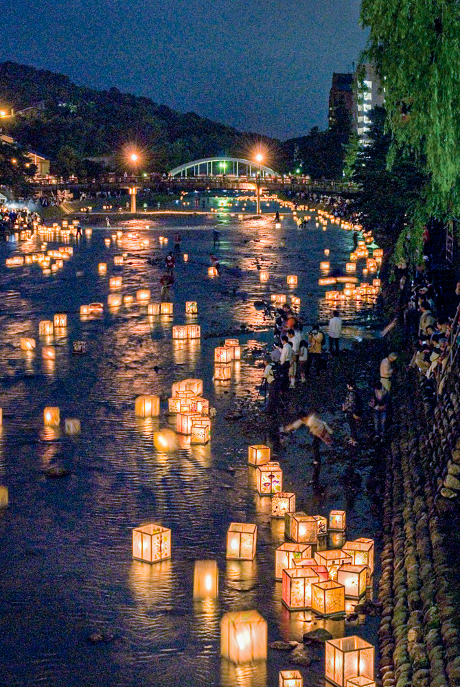 加賀友禅燈ろう流し、６月夏、石川県金沢市の観光・撮影スポット