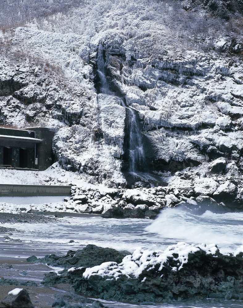 垂水の滝、雪、２月冬、石川県輪島市の観光・撮影スポット