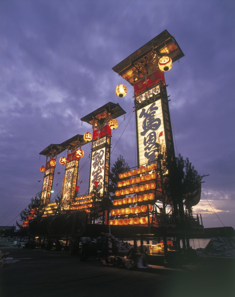 寺家キリコ祭り、巨大な（キリコ）燈籠、９月夏、石川県石川県珠洲市の観光・撮影スポット