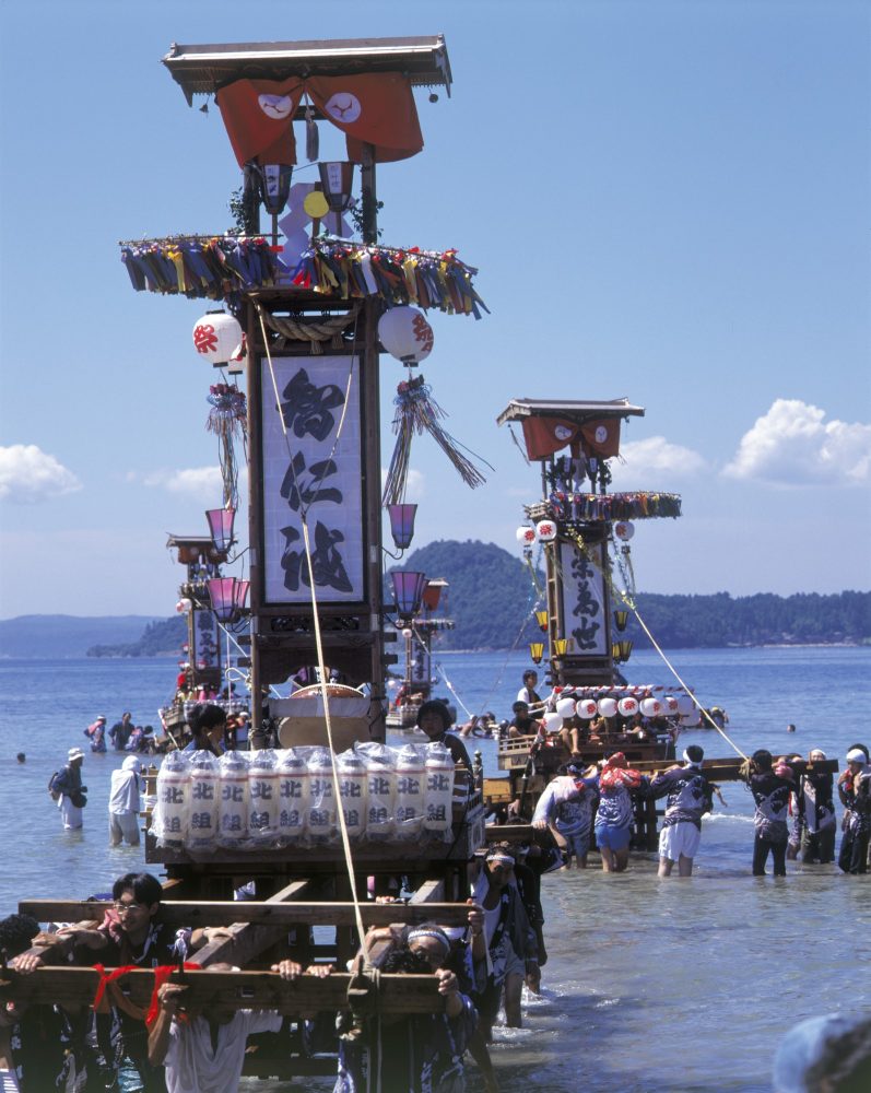 沖波大漁祭、巨大な（キリコ）燈籠、８月夏、石川県鳳珠郡の観光・撮影スポット