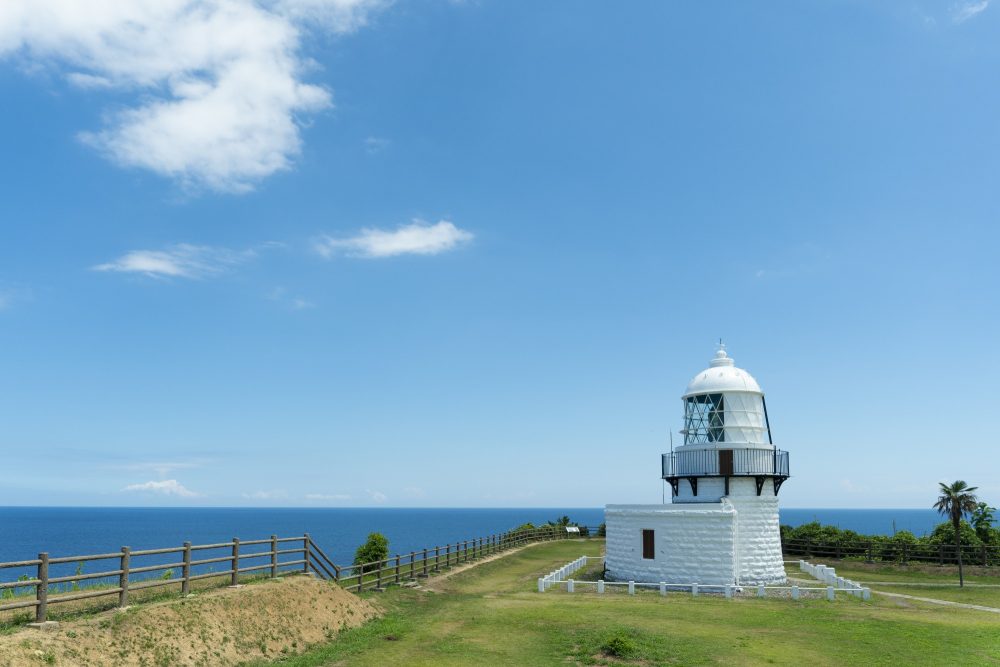 禄剛崎灯台、石川県珠洲市の観光・撮影スポット