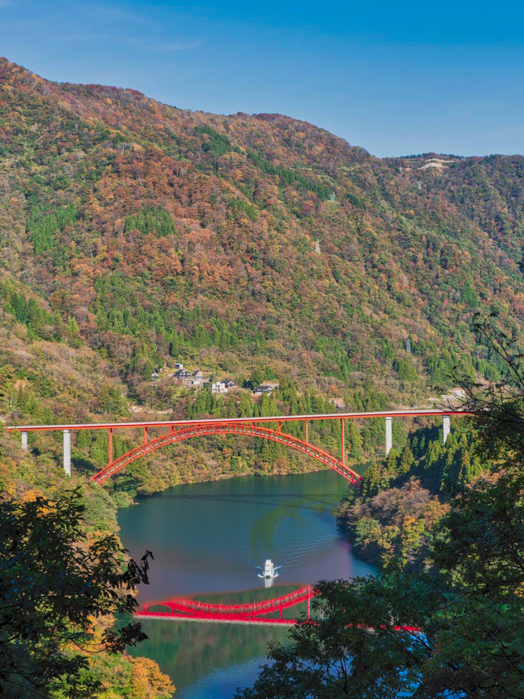 庄川峡、紅葉、１１月秋、富山県砺波市の観光・撮影スポット