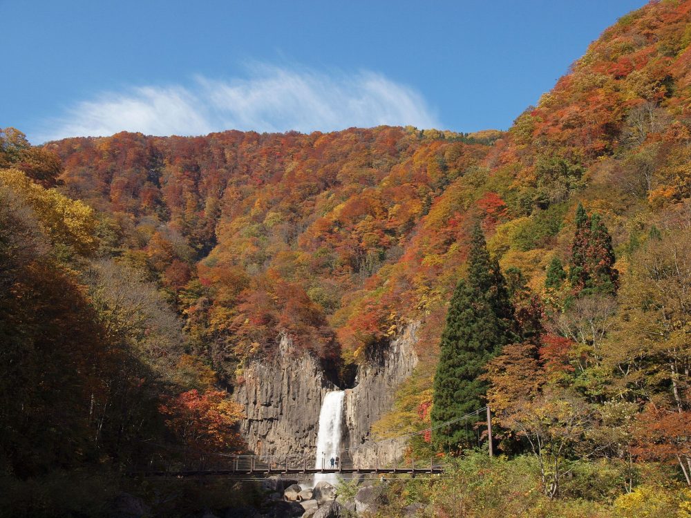 燕温泉惣滝、紅葉、１１月秋、新潟県妙高市の観光・撮影スポット