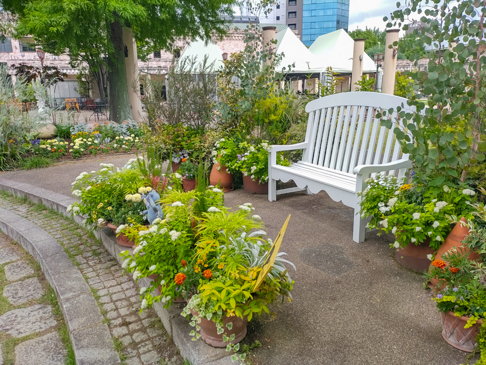 久屋大通庭園フラリエ、新緑・夏景色、6月夏、名古屋市中区の観光・撮影スポットの画像と写真