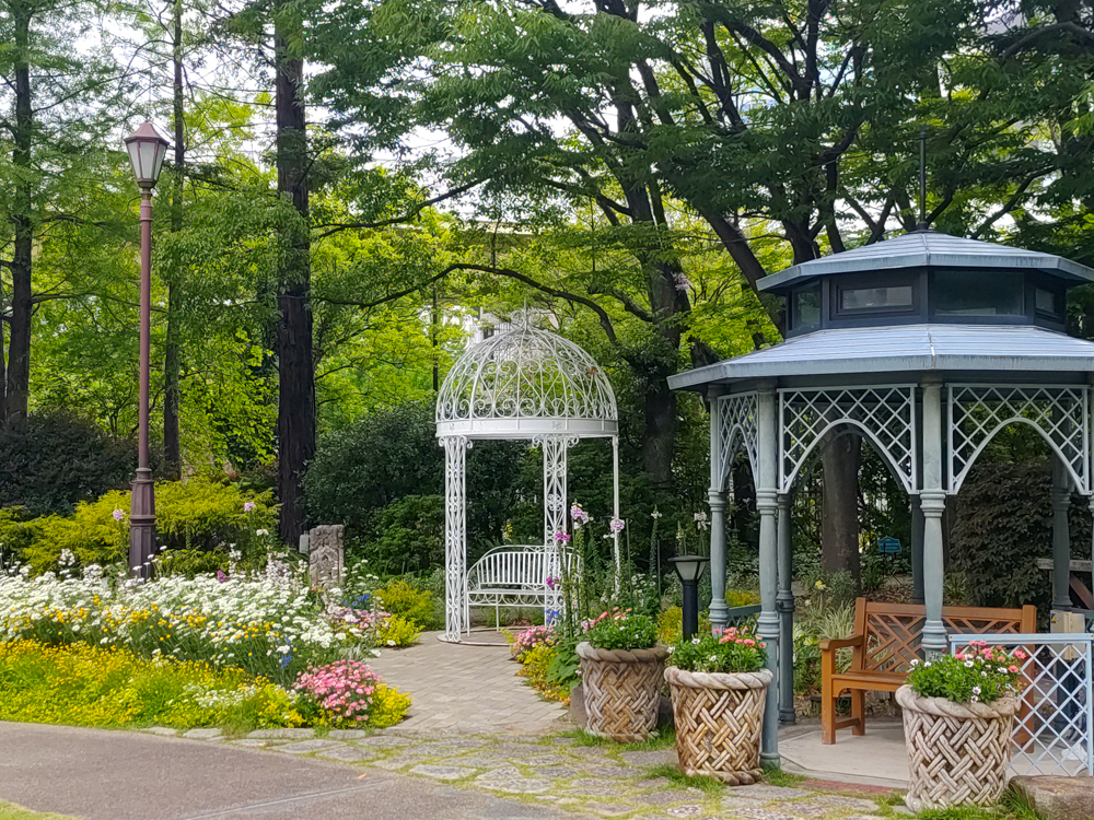 久屋大通庭園フラリエ、新緑・夏景色、6月夏、名古屋市中区の観光・撮影スポットの画像と写真