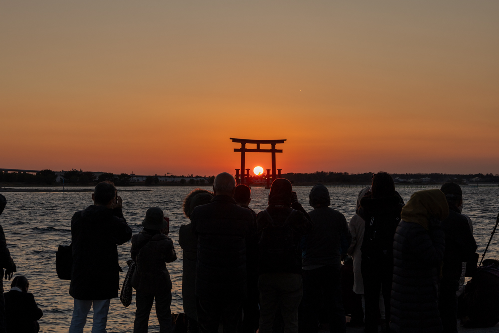 弁天島海浜公園 、鳥居・太陽、1月冬、静岡県浜松市の観光・撮影スポットの名所