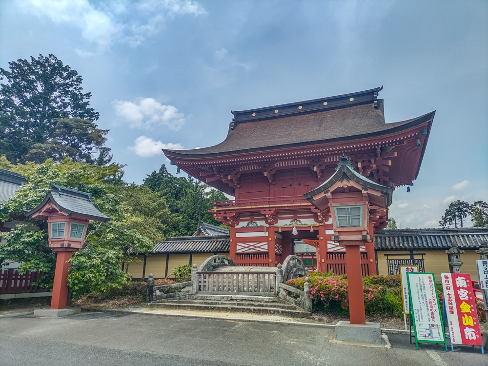 南宮大社、6月夏、岐阜県不破郡の観光・撮影スポットの画像と写真