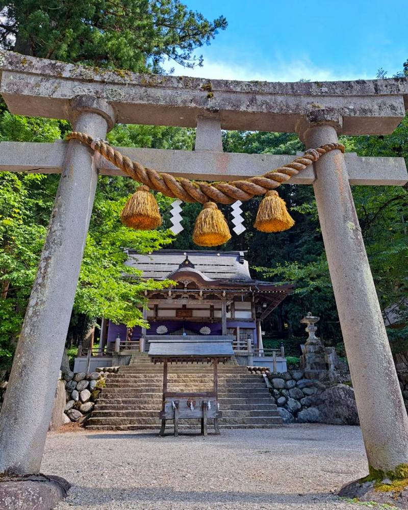 白川郷合掌造り集落、新緑・夏景色、７月夏、岐阜県大野郡の観光・撮影スポットの画像と写真