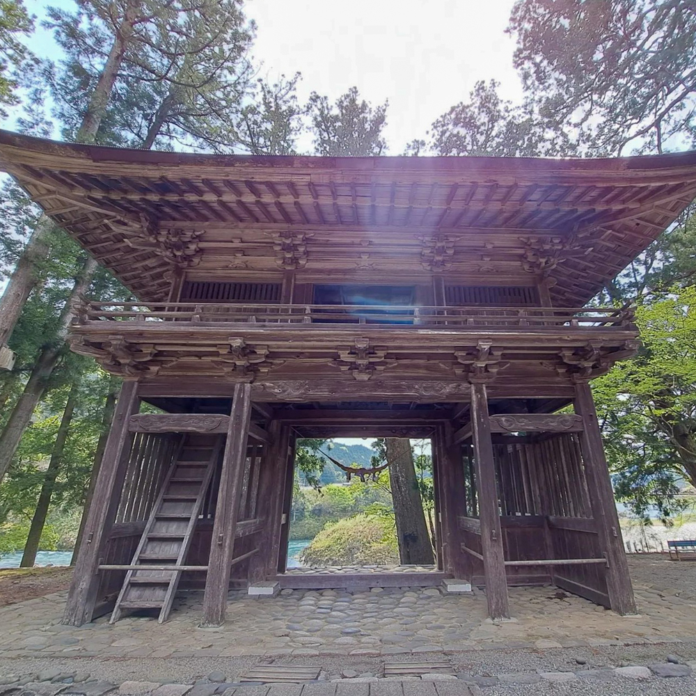 洲原神社、4月夏、岐阜県美濃市の観光・撮影スポットの名所