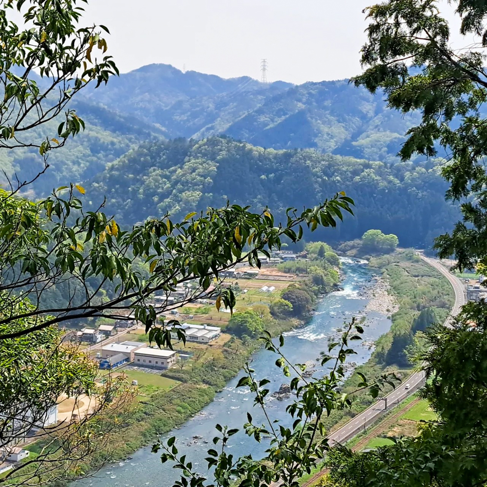 鶴形山、4月夏、岐阜県美濃市の観光・撮影スポットの名所