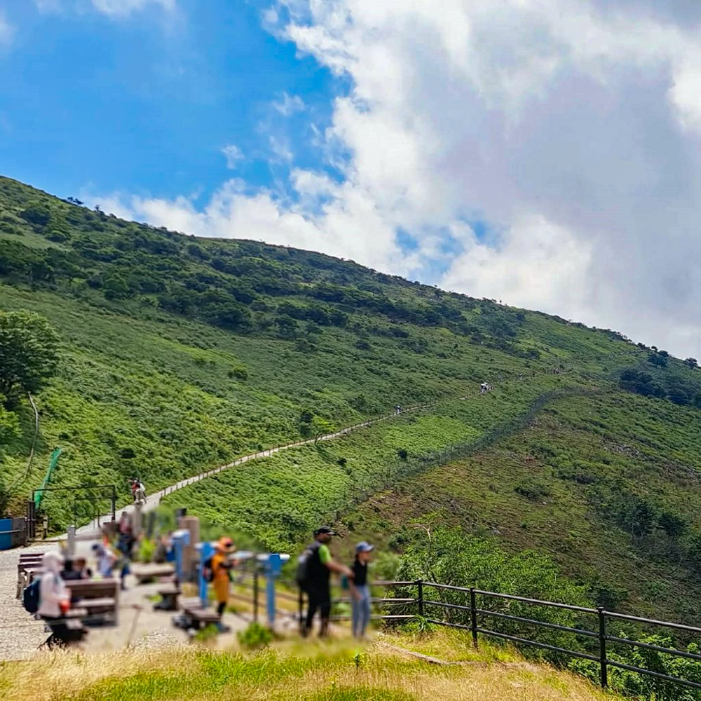 伊吹山山頂、展望台、絶景、７月夏、滋賀県米原市の観光・撮影スポットの名所