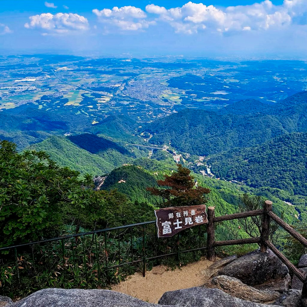 御在所ロープウェイ、新緑・夏景色、8月、三重県三重郡の観光・撮影スポットの名所