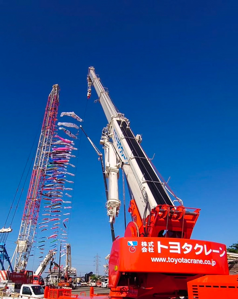 トヨタクレーンの鯉のぼり 、5月夏、愛知県豊田市の観光・撮影スポットの名所