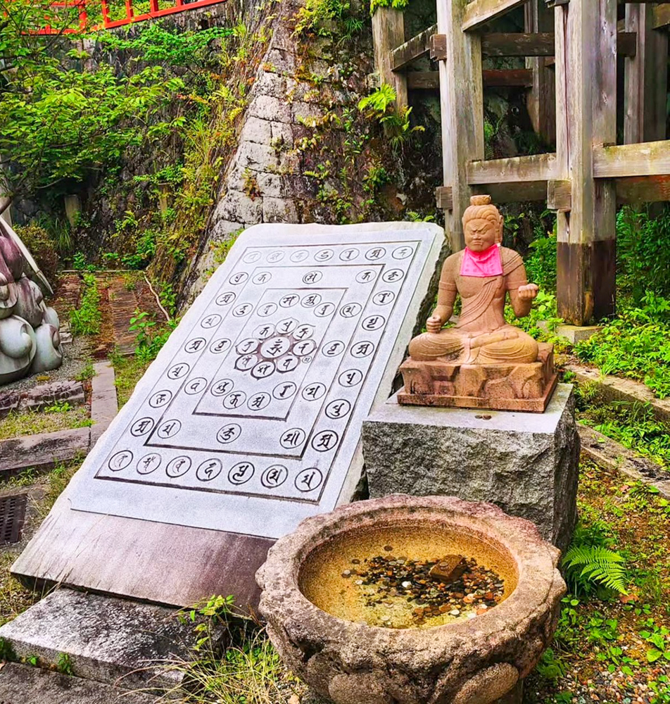 壷阪寺、6月の夏、奈良県高市郡高取町の観光・撮影スポットの名所